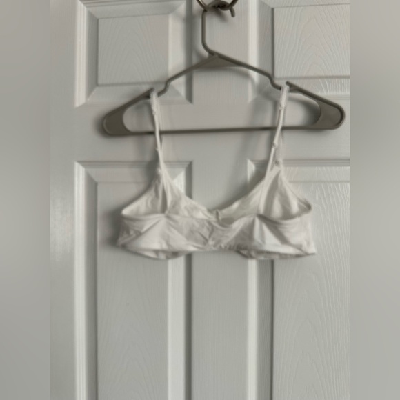 SKIMS Fits Everybody Bralette in white - Picture 2 of 3